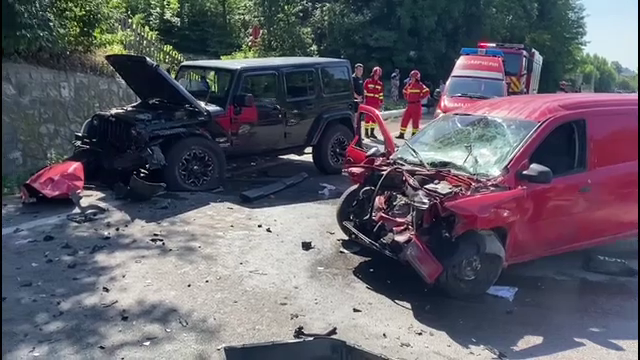Un șofer de 77 de ani a murit după ce a intrat pe contrasens și s-a izbit de o altă mașină, pe DN1. O femeie a fost rănită