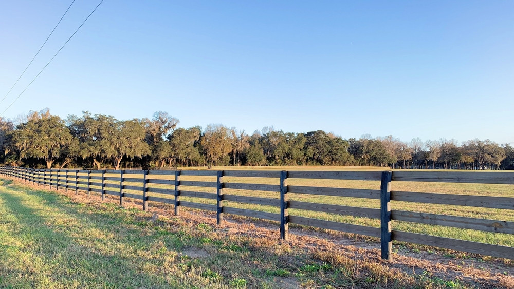 (P) Suporturi metalice pentru stâlpi de lemn: montare, avantaje și întreținere