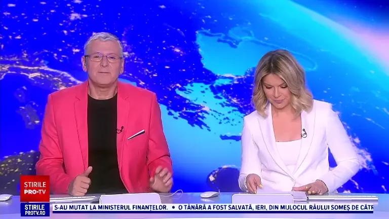 Șase oameni, printre care doi copii, au fost salvați de pompieri din calea unei viituri, în Suceava