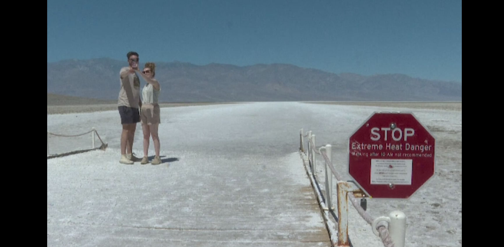 Valea Morții este un magnet pentru turiști. Temperaturile pot depăși 50 de grade. „Un val de căldură te izbește”