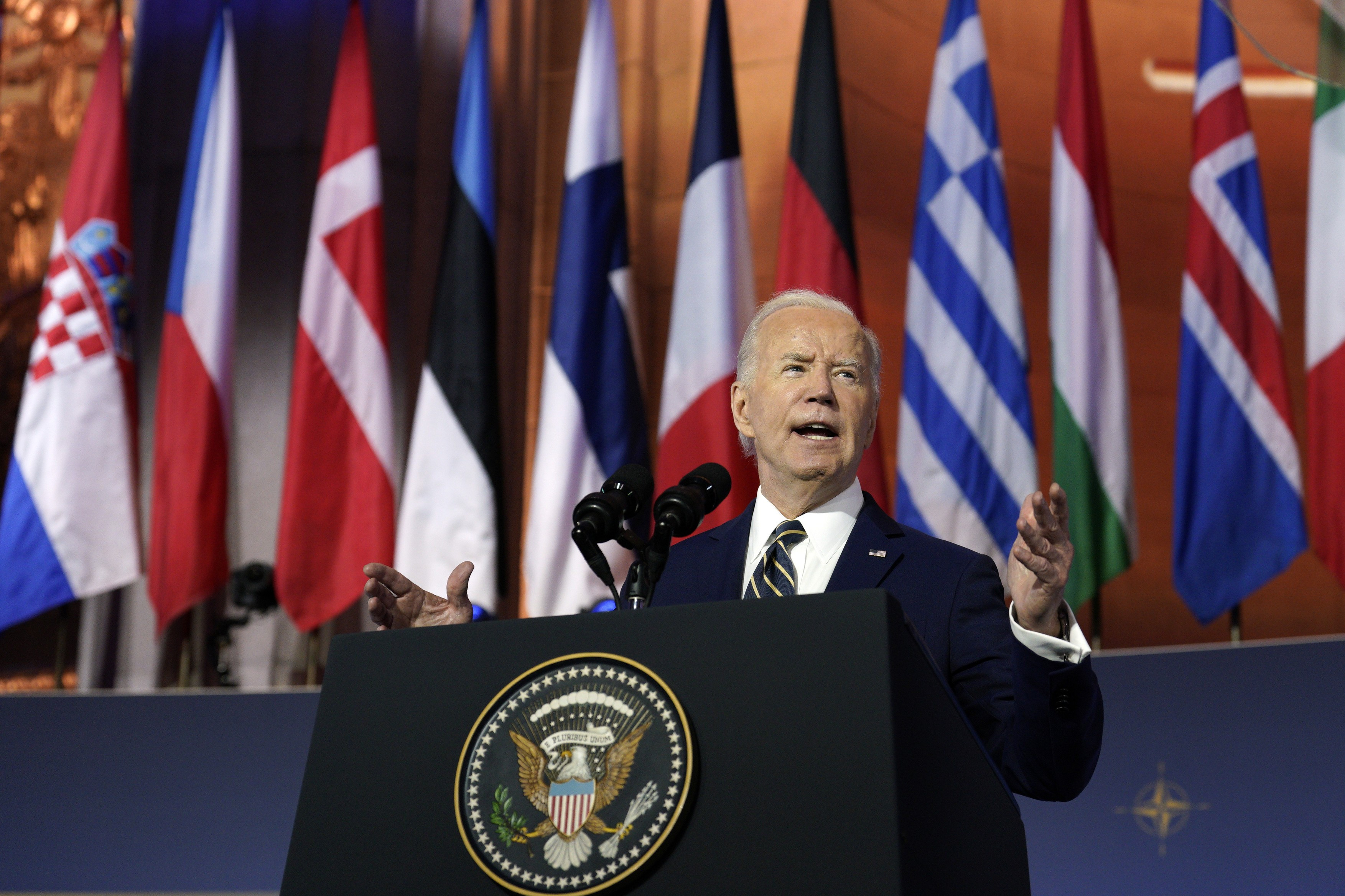 Joe Biden avertizează: „Rusia este pe picior de război cu producția de apărare. Nu putem permite ca NATO să rămână în urmă”