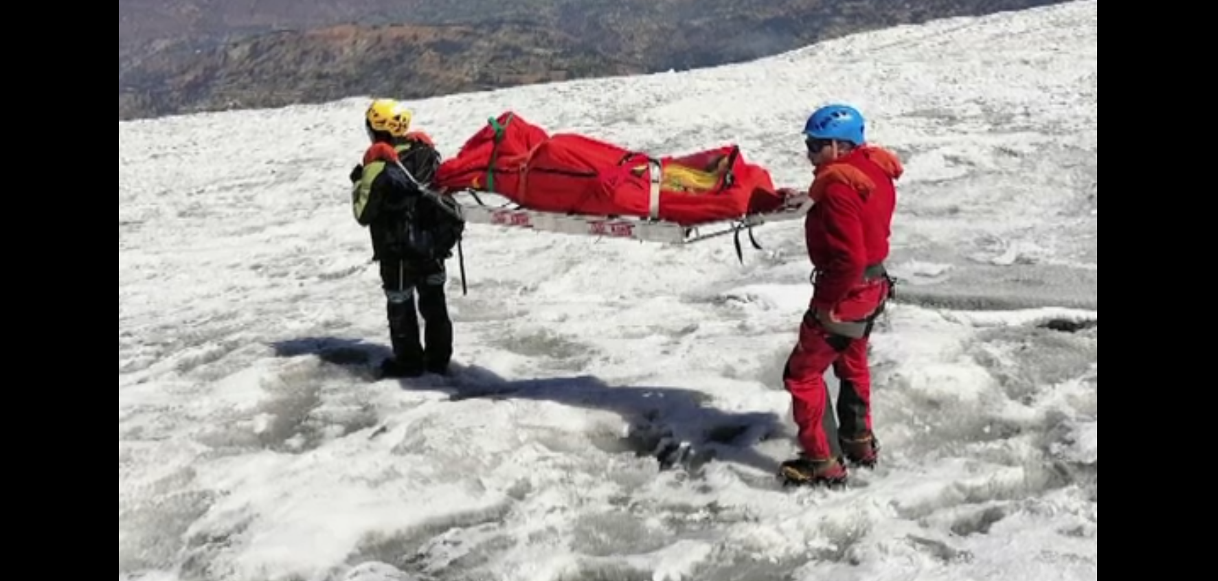 Trupul mumificat al unui alpinist american dispărut în urmă cu 22 de ani, găsit în munții din Peru