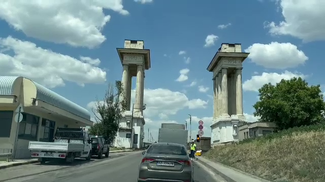 VIDEO Traducătoarea ceremoniei de pe Podul Prieteniei a leșinat de căldură după discursul interminabil al unui oficial bulgar