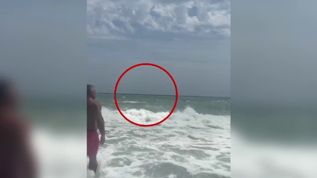 Pe litoral s-au format gropi adânci și de 12 metri. Înotul devine mortal dacă nu respecți o regulă simplă