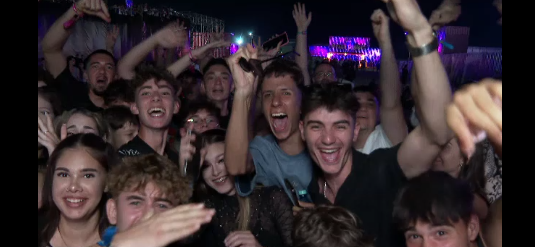 Tinerii au făcut spectacol la cel mai așteptat festival de muzică urbană al verii. Plaja de la Costinești, luată cu asalt