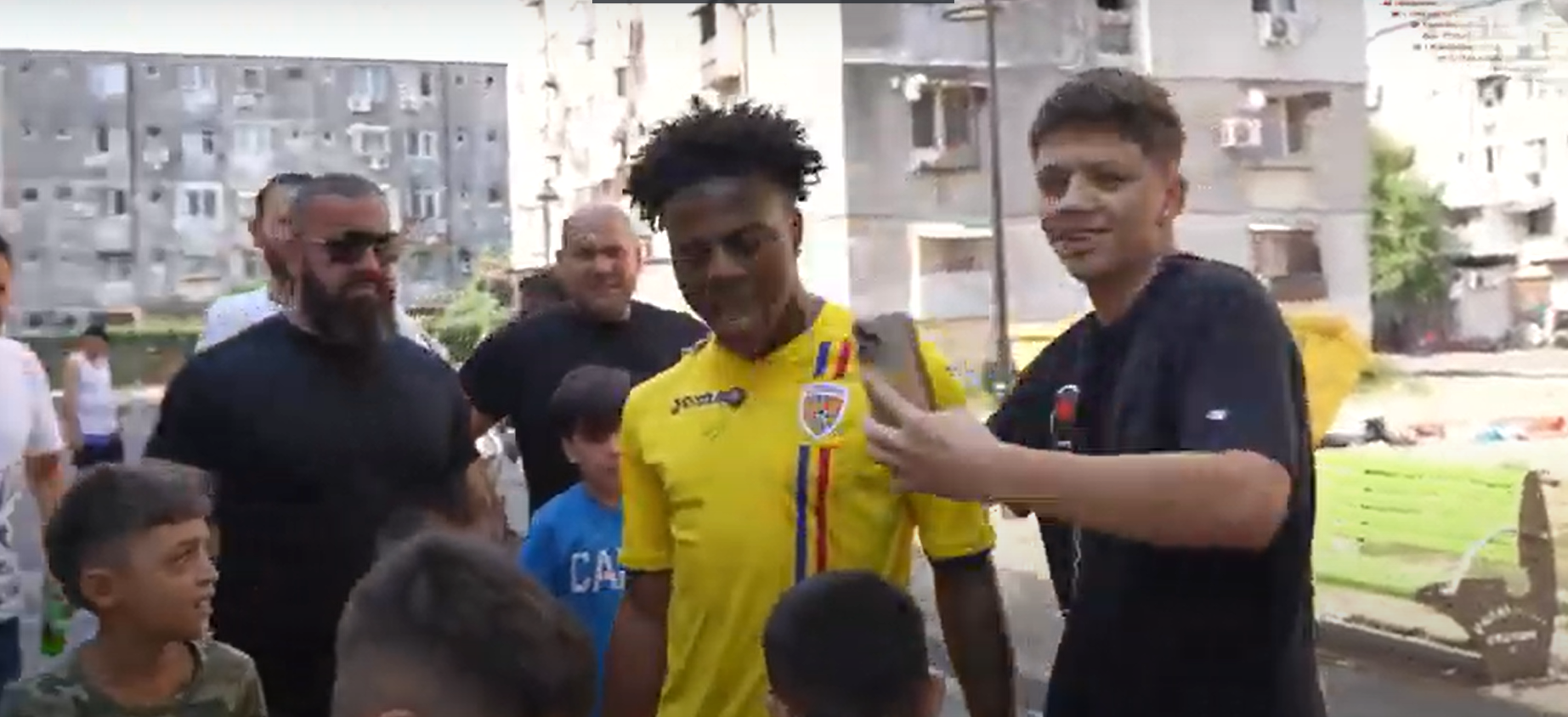 IShowSpeed, streamer american cu peste 26 de milioane de abonați a făcut live din Ferentari și a mâncat mici la Obor