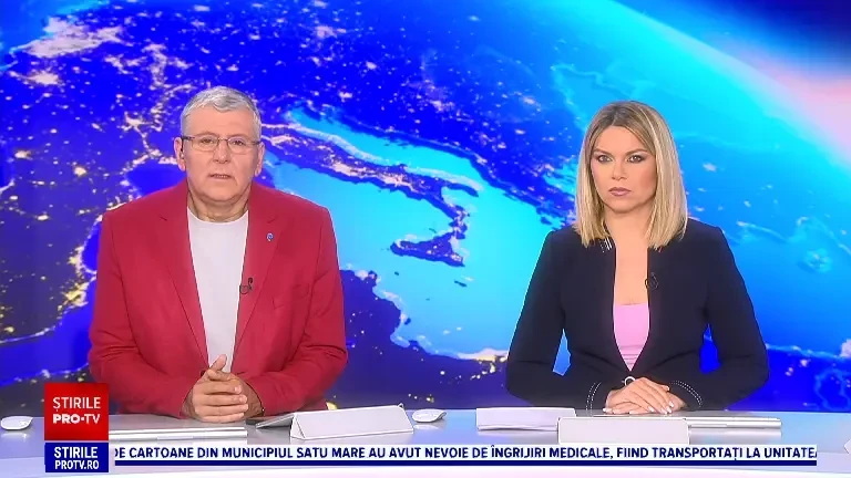 O mașină s-a făcut scrum pe un drum din Mehedinți. Bărbatul a tras mașina pe dreapta și a încercat să mai salveze din bunuri