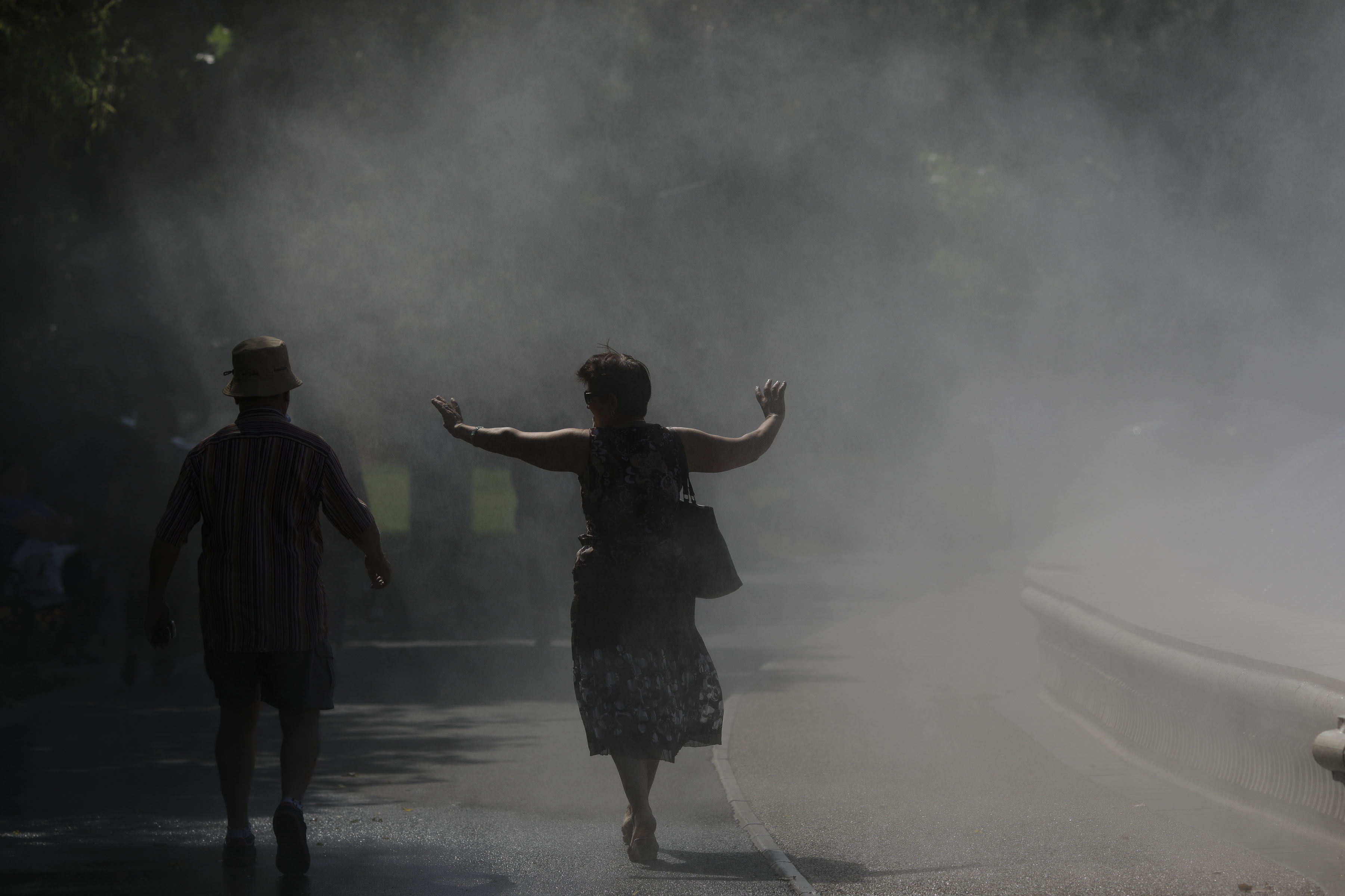 Locul din București asaltat de oameni imediat după apus. Unde au găsit puțină răcoare după arșița din timpul zilei