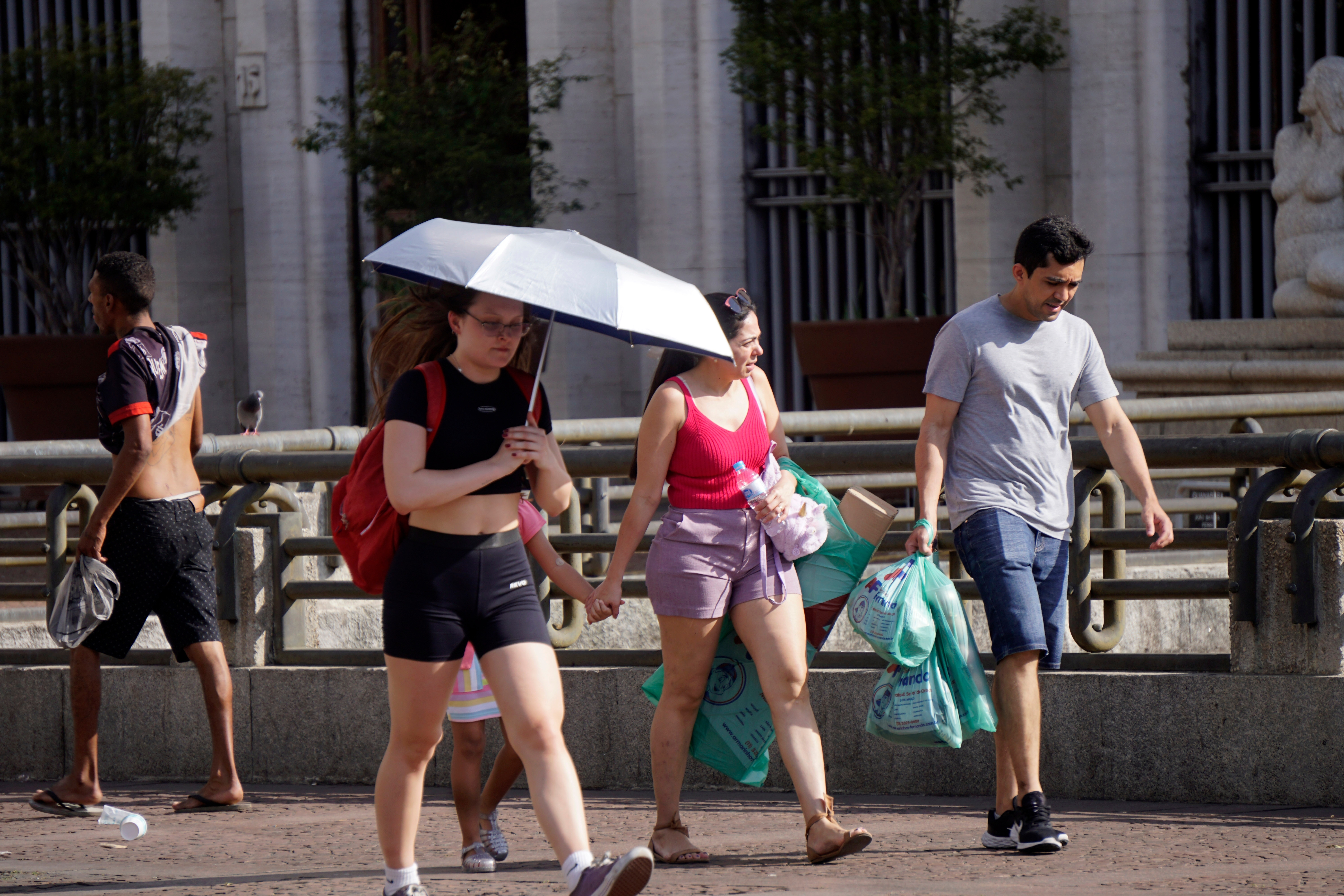 Vremea azi, 5 iulie. Caniculă în mai multe zone din țară, cu temperaturi de până la 40 de grade