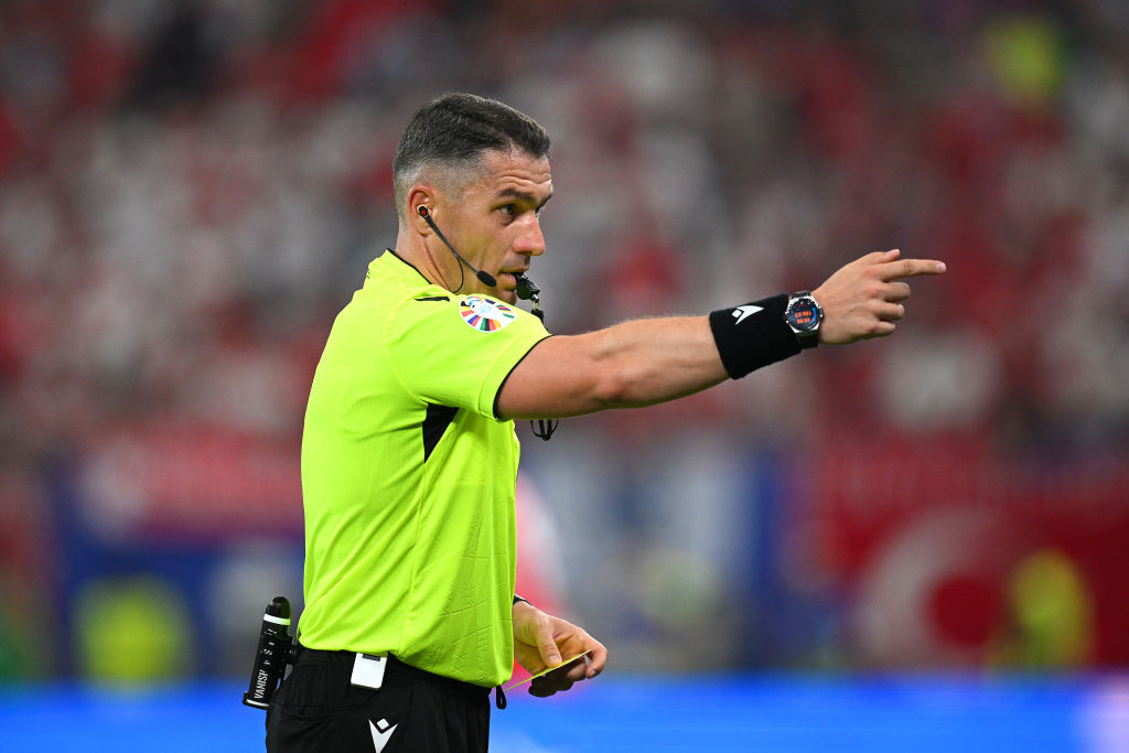 Românul Istvan Kovacs va arbitra meciul Real Madrid-Manchester United din play-off-ul pentru optimile Ligii Campionilor