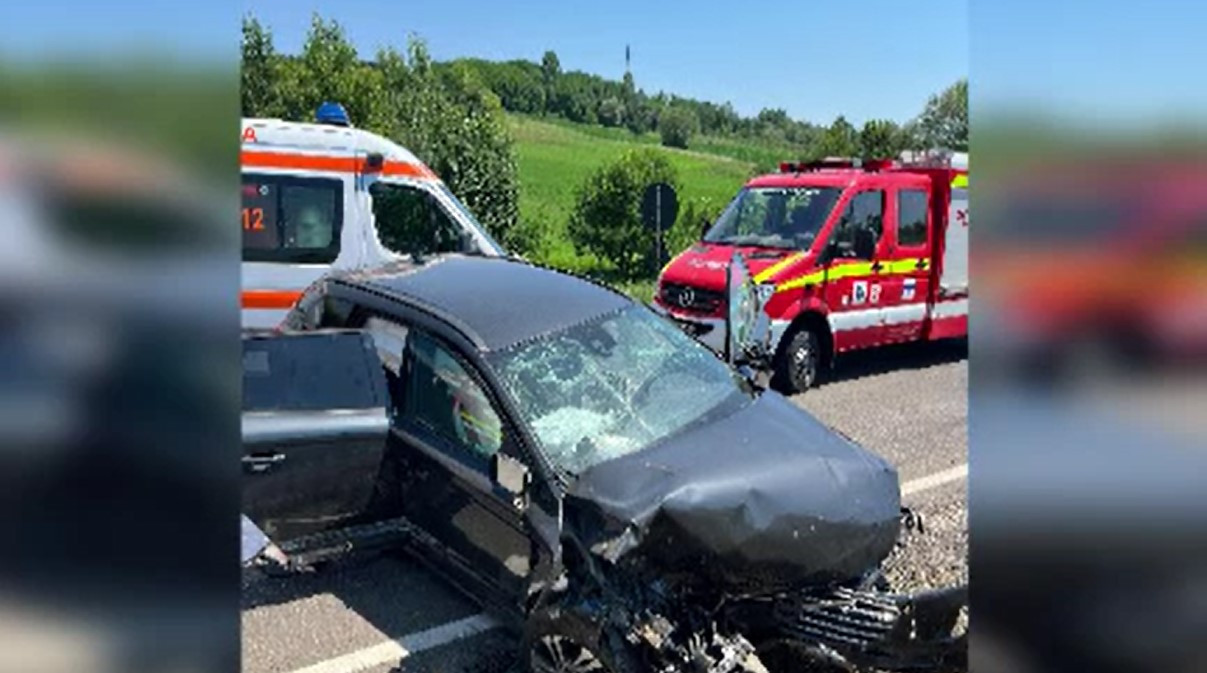 O șoferiță de 25 de ani și-a condus fetița spre moarte. Femeia a ajuns cu mașina într-un cap de podeț