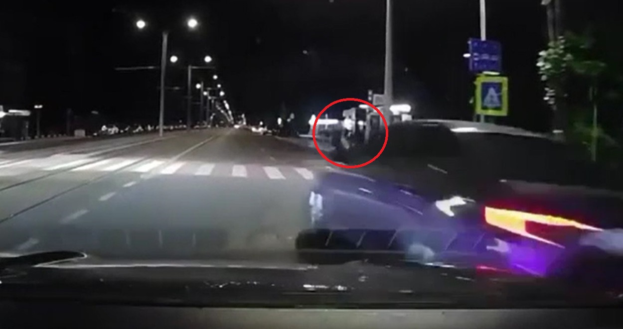 Asta înseamnă să-ți vezi moartea cu ochii. Un gălățean a fost la un pas să fie spulberat pe trecerea de pietoni. Cum a scăpat