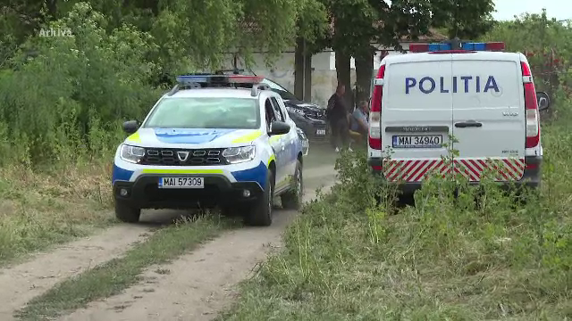 Un bărbat din Botoșani a lovit cu pumnul un vecin și apoi a fost omorât în bătaie de fiii celui atacat. Ei sunt acum în arest