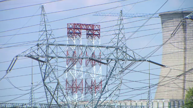 Sistemul Energetic Naţional din România este sub presiune din cauza caniculei. S-au produs pene de curent în mai multe zone