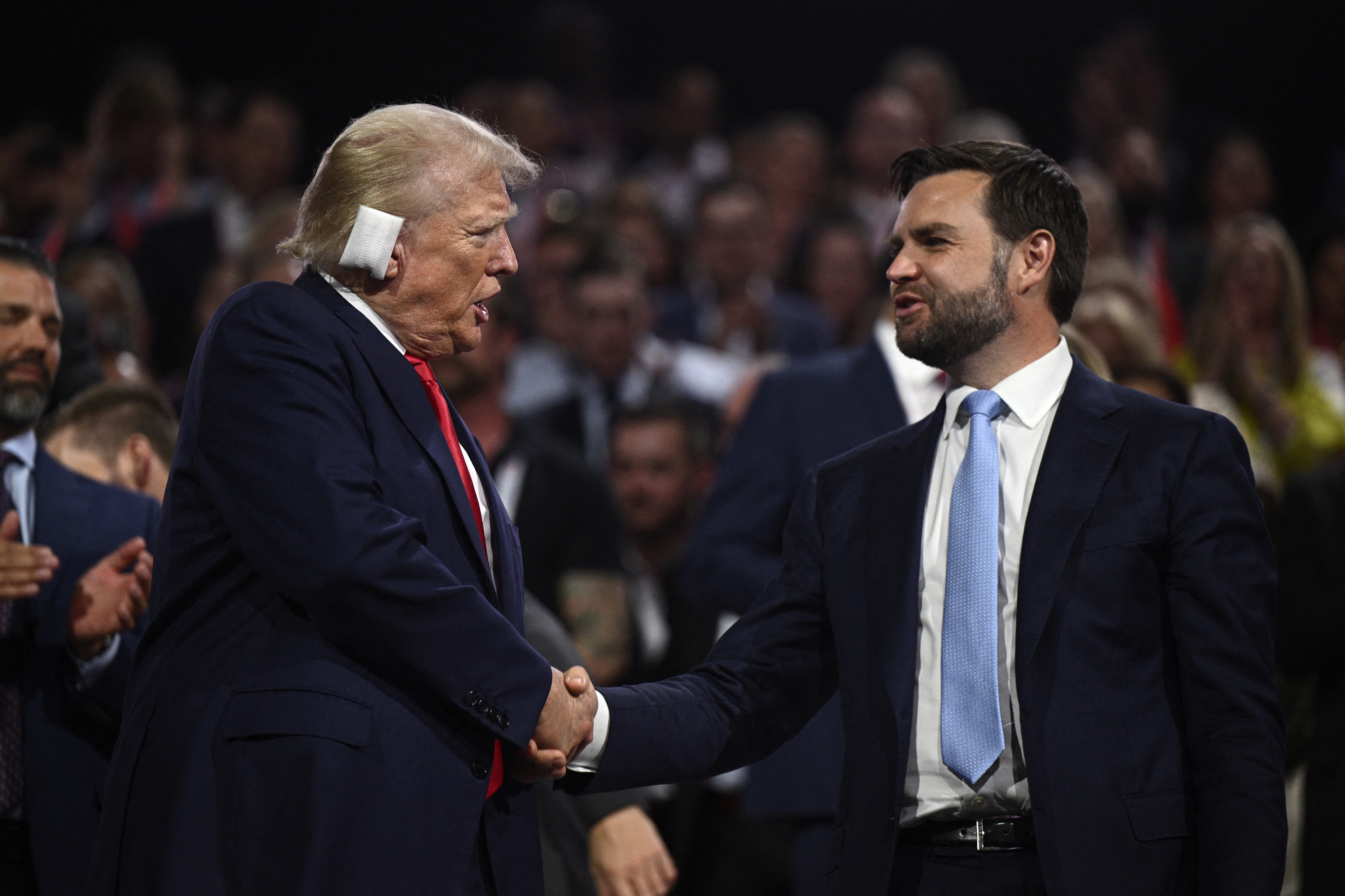 Rezultate alegeri SUA. Cine este J.D. Vance, vicepreședintele lui Trump: De la criticul lui feroce, la mâna lui dreaptă