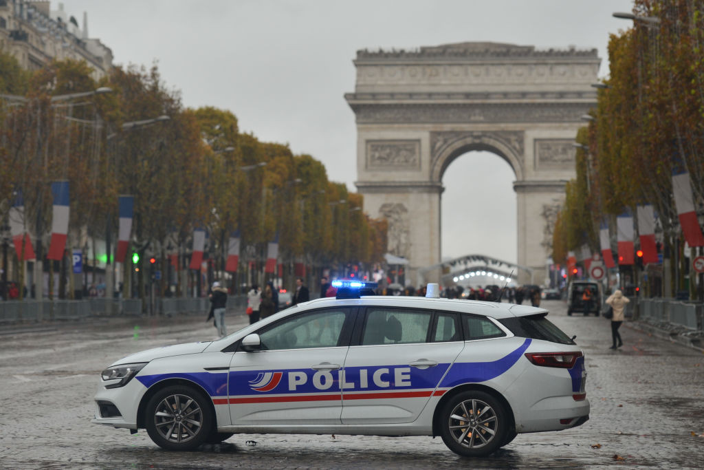Atac cu cuțitul în Paris. Un militar a fost rănit