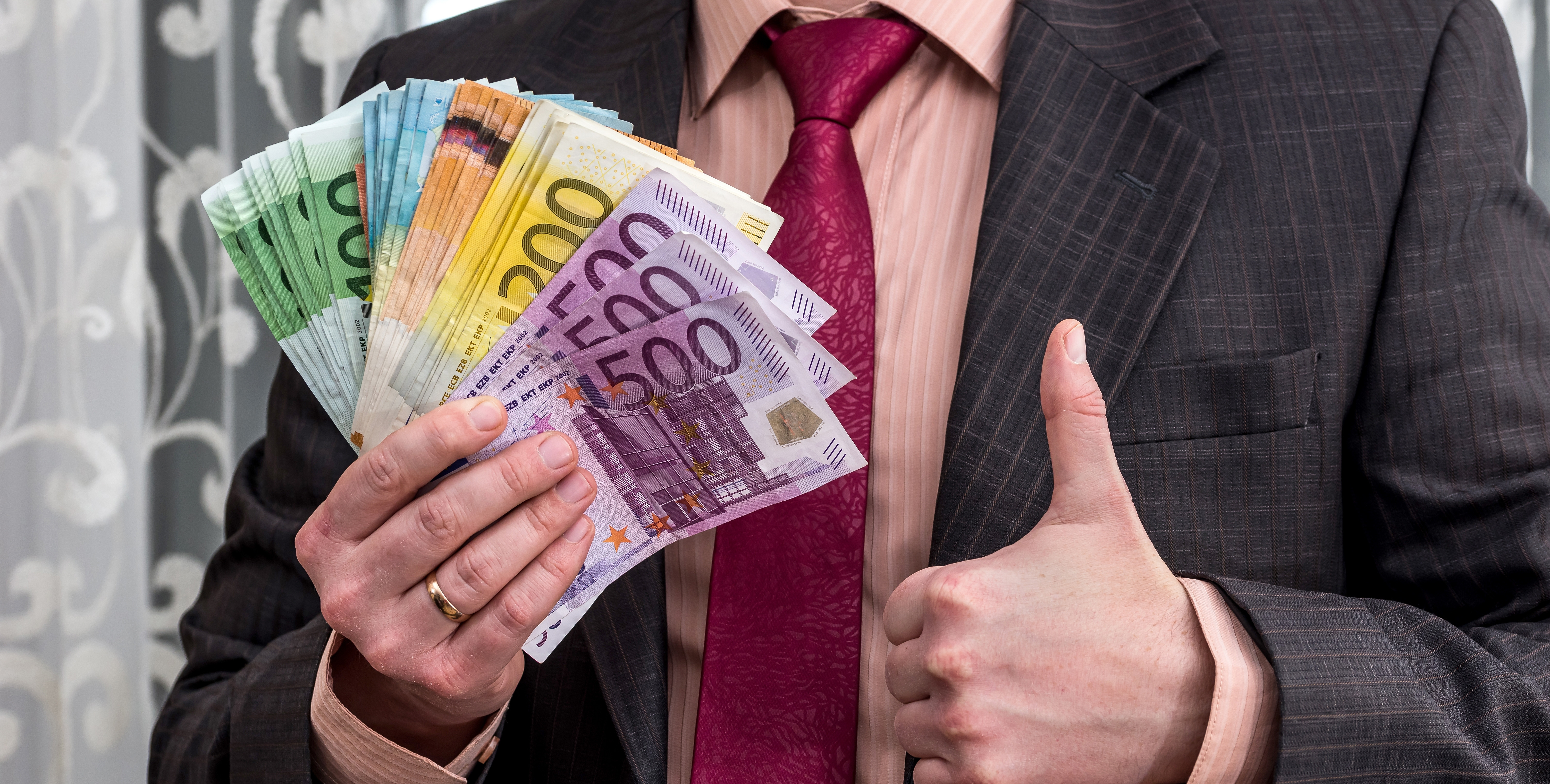 Câți bani au românii. Detaliul surprinzător rar observat în restul lumii