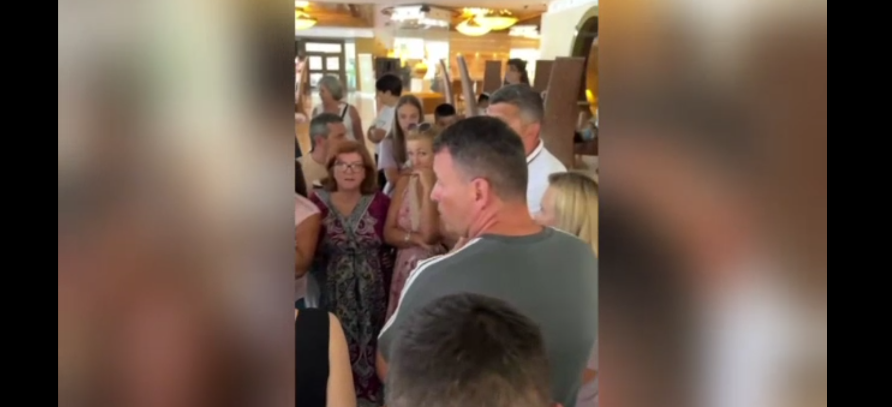 S-au înmulţit problemele din aeroporturi. Peste 120 de români așteaptă de trei zile să se întoarcă din Rodos. Ce spun oamenii