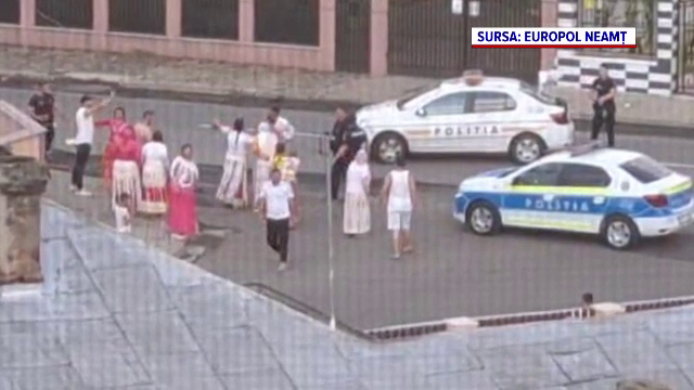 Reglare de conturi între două clanuri din Neamț. Patru persoane au ajuns la spital după o bătaie cu lopeți, bâte și pietre