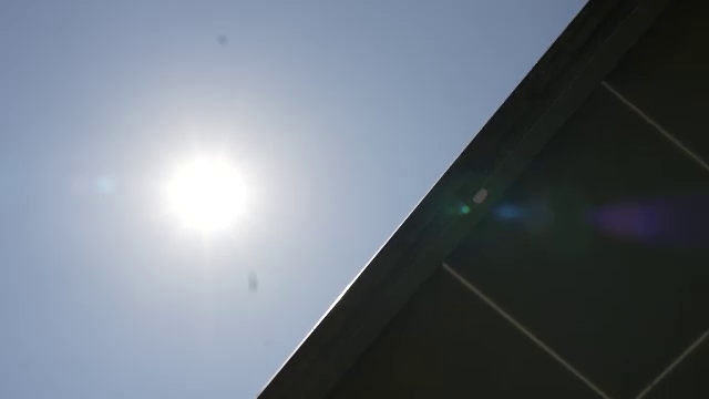 Președintele a retrimis Parlamentului legea energiei. Românii cu fotovoltaice erau obligați să-și pună și baterii solare