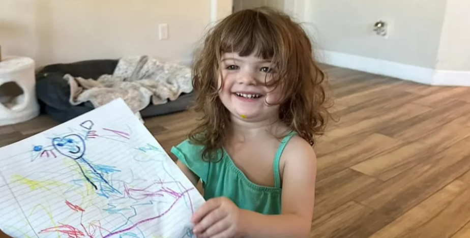 O fetiță de 2 ani a murit după ce tatăl ei a lăsat-o singură în mașină, la 43 de grade, pentru a se juca pe PlayStation