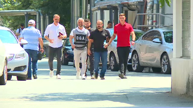 Un celebru chirurg din Capitală, „săltat” pentru luare de mită chiar din sala de operație. Câți euro avea în buzunare