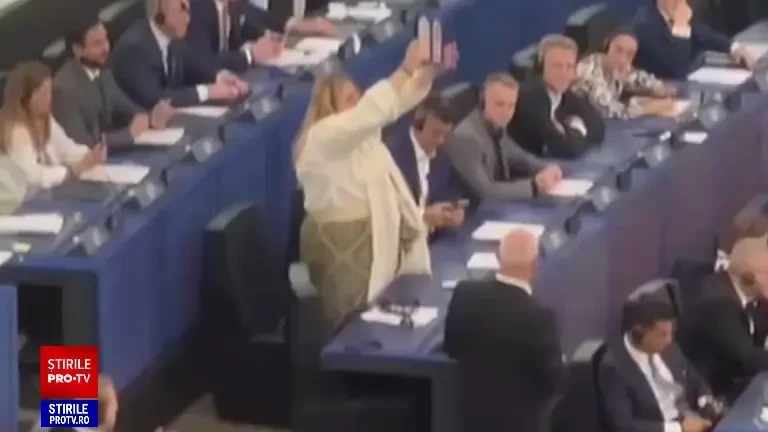Diana Șoșoacă a fost dată afară cu escortă din Parlamentul European: „Am fost votată de români”