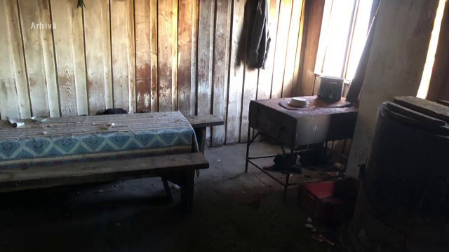 Trei persoane cu probleme de sănătate, obligate să lucreze la o fermă din Iaşi, încă din anul 2010. Un bărbat a fost arestat