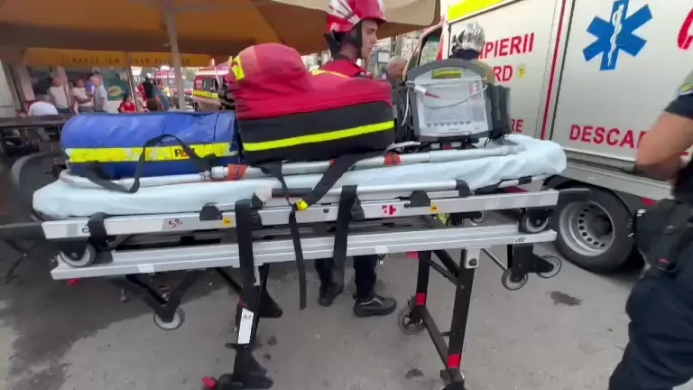 Incident grav în Gara Basarab. Planul ROȘU a fost activat. O locomotivă a lovit un tren cu pasageri când era cuplată