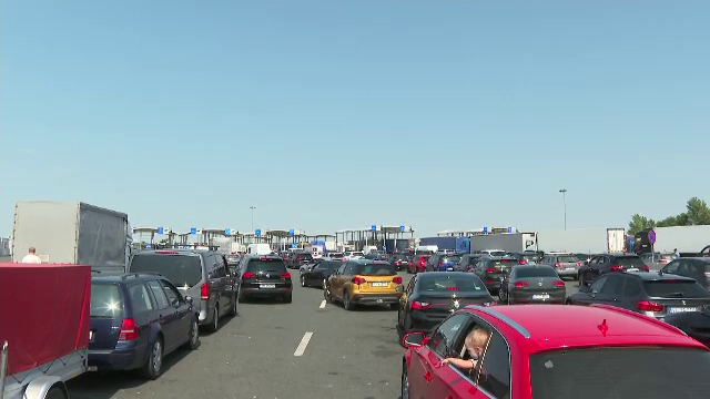 Concediile românilor au început cu tradiționalele cozi în vămile din țară. Ce recomandă polițiștii de frontieră