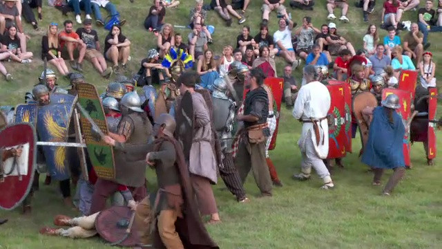 Lupte între gladiatori la Festivalul Celtic Transilvania: ”Chiar nu mă așteptam sa fie așa de frumos”