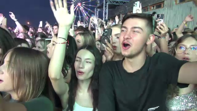 Cum au petrecut tinerii în a doua noapte de festival. Ce artiști au urcat pe scena Young Island, Bacău. „Distracție maximă”
