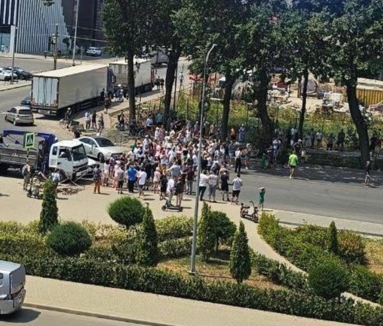 Rușii au ieșit în stradă într-un proste public rar după recentele întreruperi de current | Video