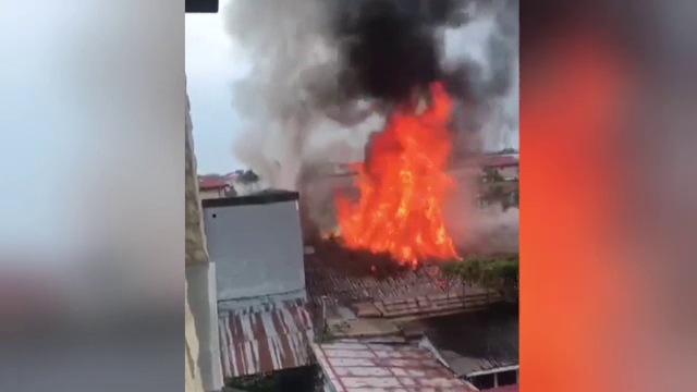 „A fost o flacără imensă, cât un bloc de 10 etaje”. O persoană a ajuns la spital după incendiul violent din București