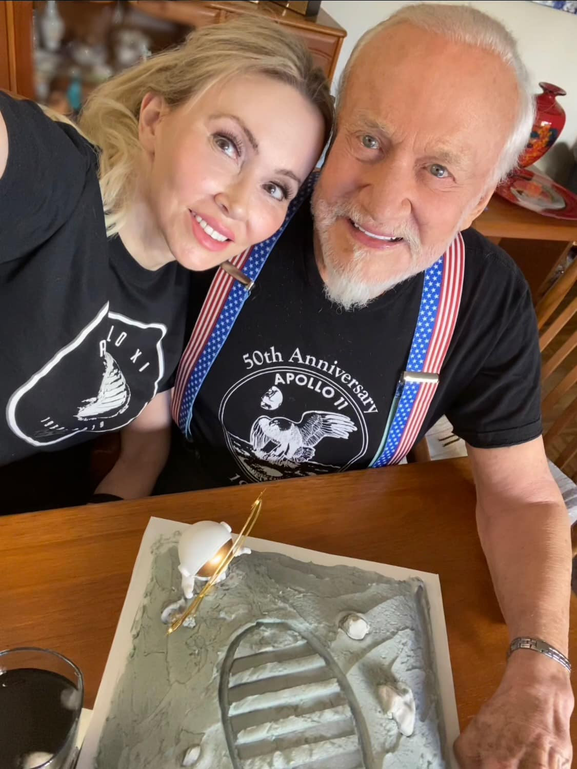 Ce spune fostul astronaut Buzz Aldrin despre ziua în care a împlinit 93 și s-a căsătorit cu Anca Faur. „Sunt norocos”