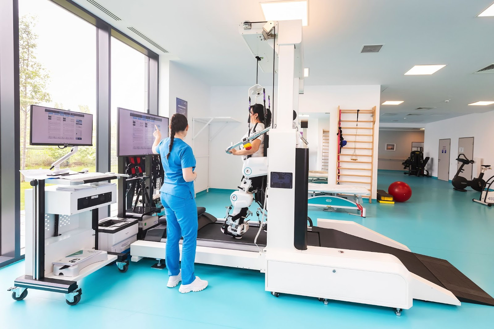 (P) La Enayati Hospital ai acces la recuperare robotizată pentru deficiențe locomotorii