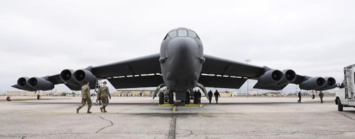 „Sunt arme de atac". Ce capabilități au bombardierele trimise de americani în România. Reacția categorică a Rusiei