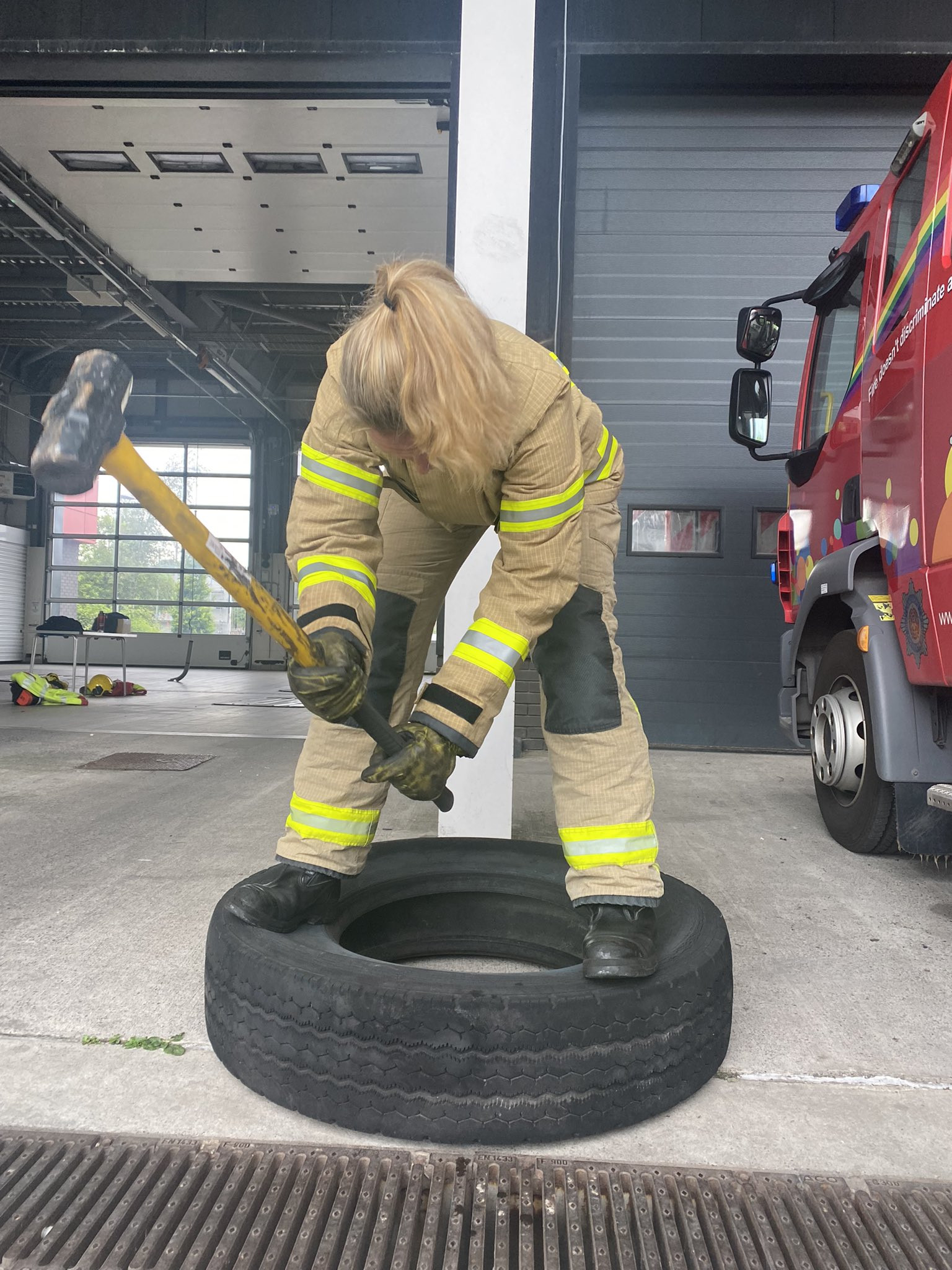 Povestea ei de viață bate orice film. O celebră jurnalistă și-a dat demisia pentru a deveni pompier, dar a sfârșit crunt