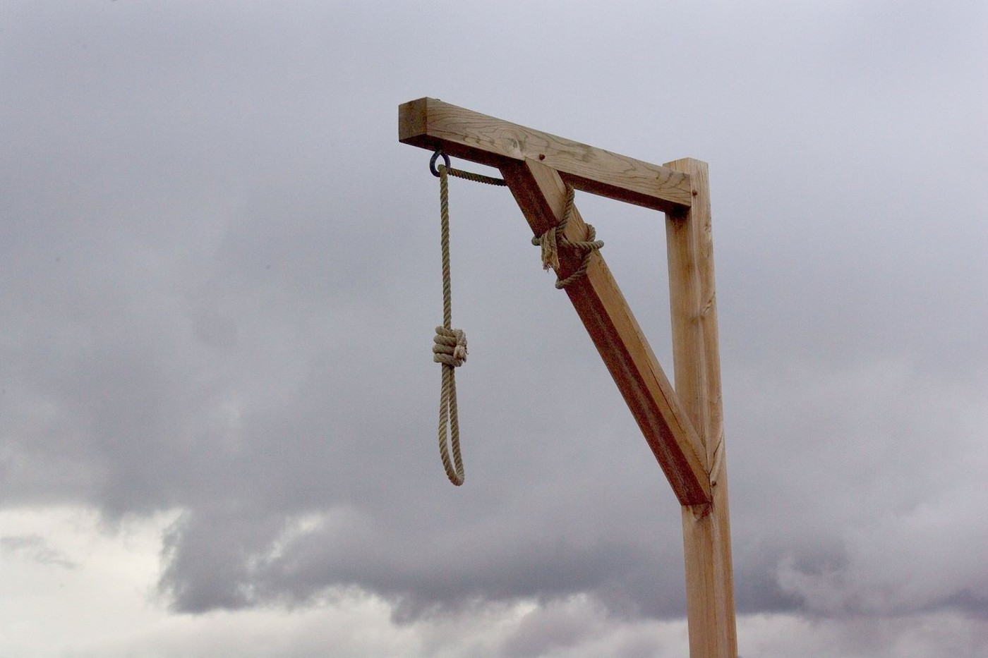 Pedeapsă pe model iranian. Țara în care zece persoane au fost spânzurate pentru terorism