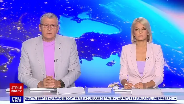 Vijelia puternică a rupt mai mulți arbori duminică seară în Capitală. Un copac masiv s-a prăbușit pe Bd. Kiseleff