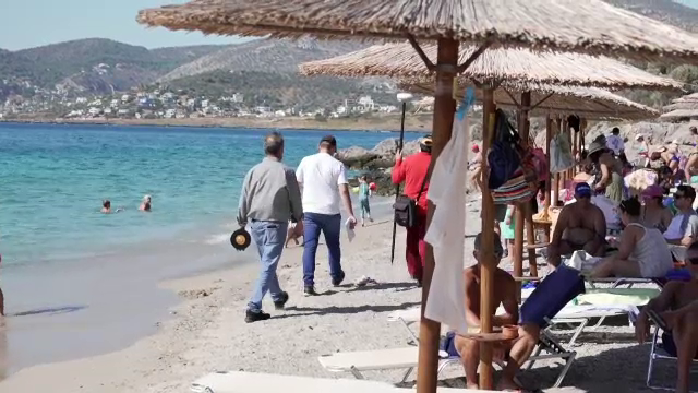 Controale stricte pe plajele din Grecia. „Până acum, am primit peste 15.000 de plângeri”