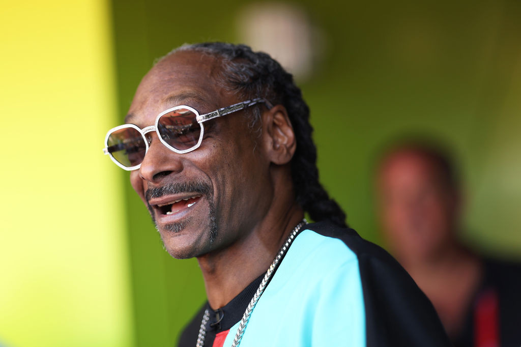Snoop Dogg a lansat un nou album. Staturile care cântă alături de rapperul american