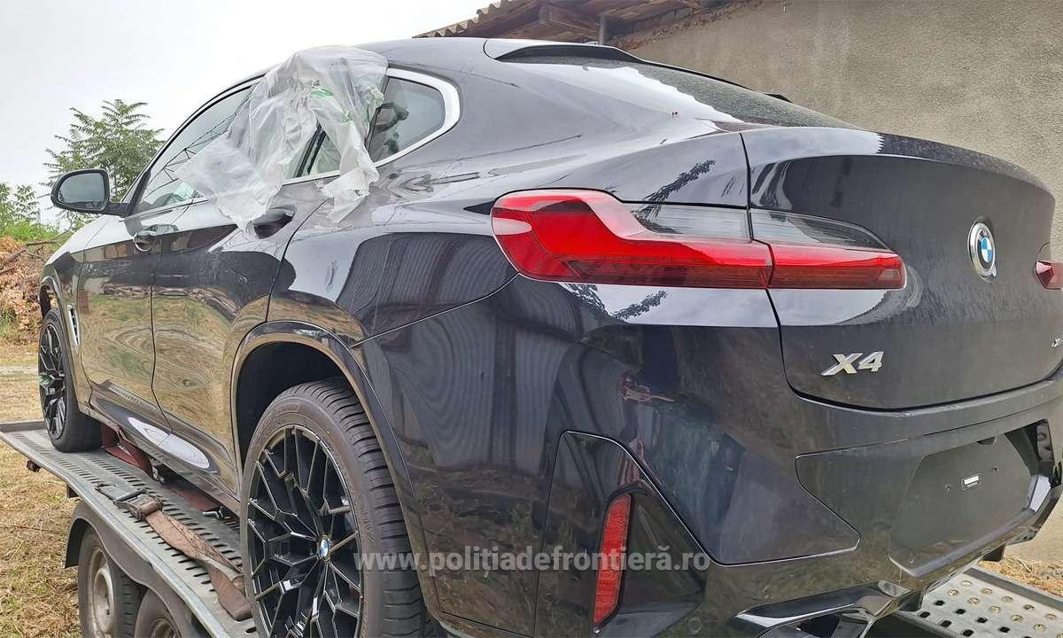 Un bărbat a avut o surpriză atunci când s-a prezentat la Vama Albiţa cu un BMW pe o platformă. Ce au descoperit polițiștii