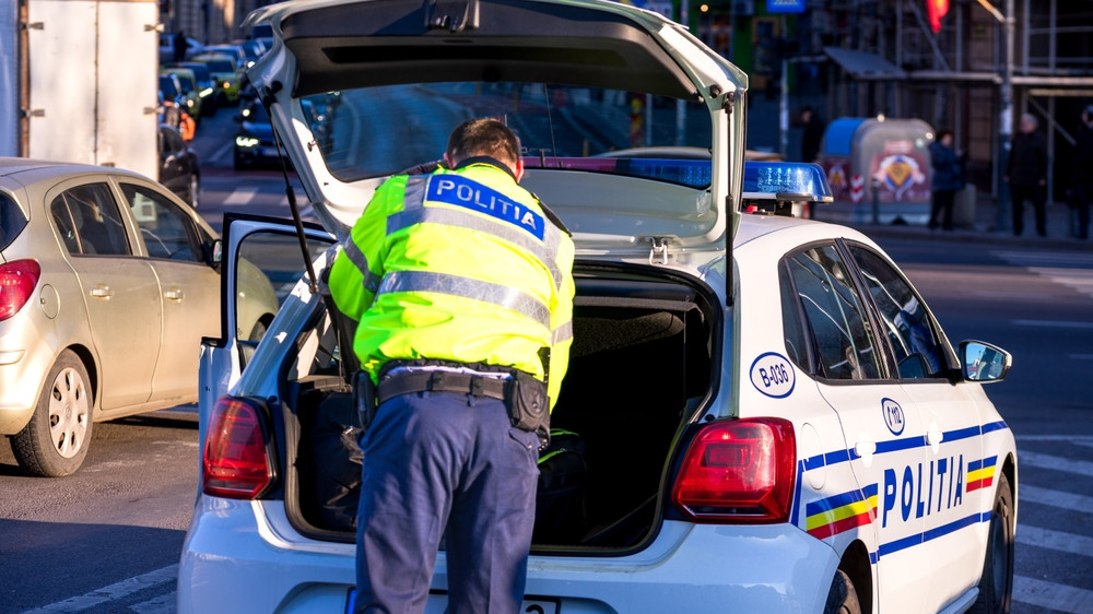 Șoferi de ridesharing, implicați într-o rețea de proxenetism în Sectorul 2. Șoferii racolau străini pentru prostituate