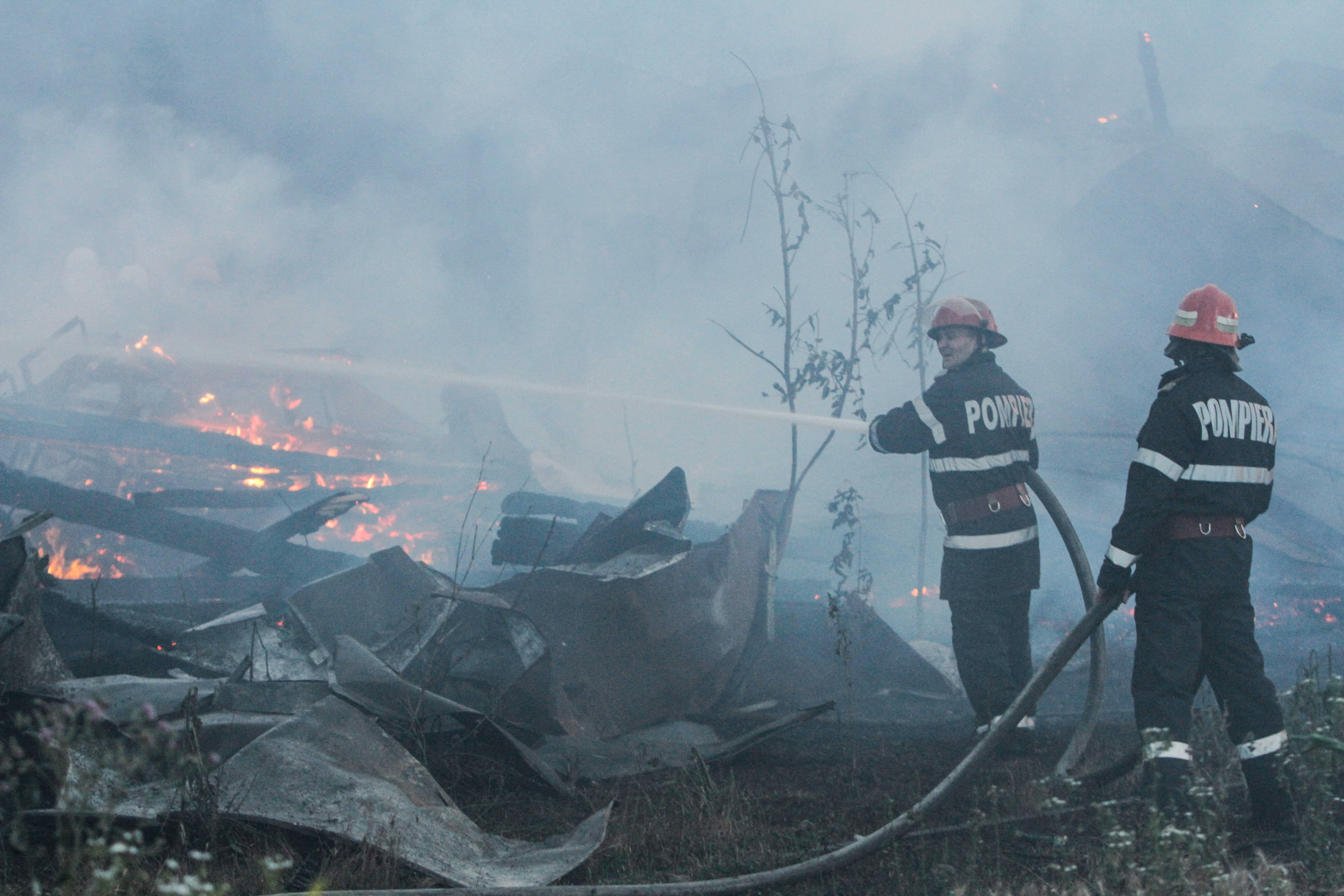 Ajutor pentru Hexagon. Pompierii români au intervenit în Franţa pentru stingerea unui incendiu de vegetaţie