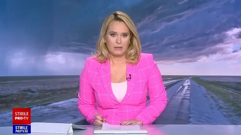 Ploile au făcut prăpăd în toată țara. Drumurile s-au albit de la stratul gros de grindină, canalizările nu au făcut față