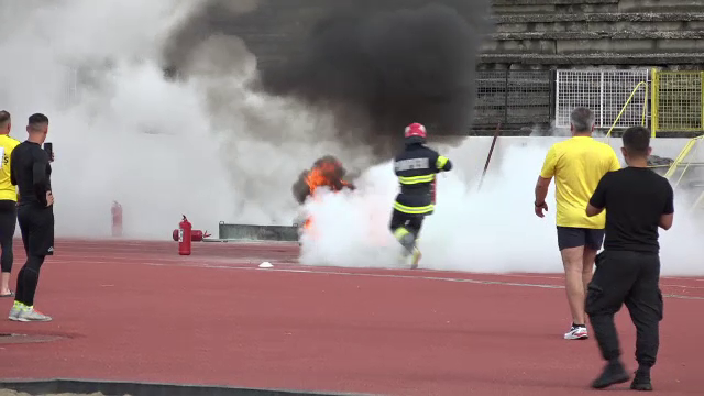 Zeci de militari din șapte județe se întrec la Alba Iulia, în probe de viteză și îndemânare. „Avem nevoie de curaj”