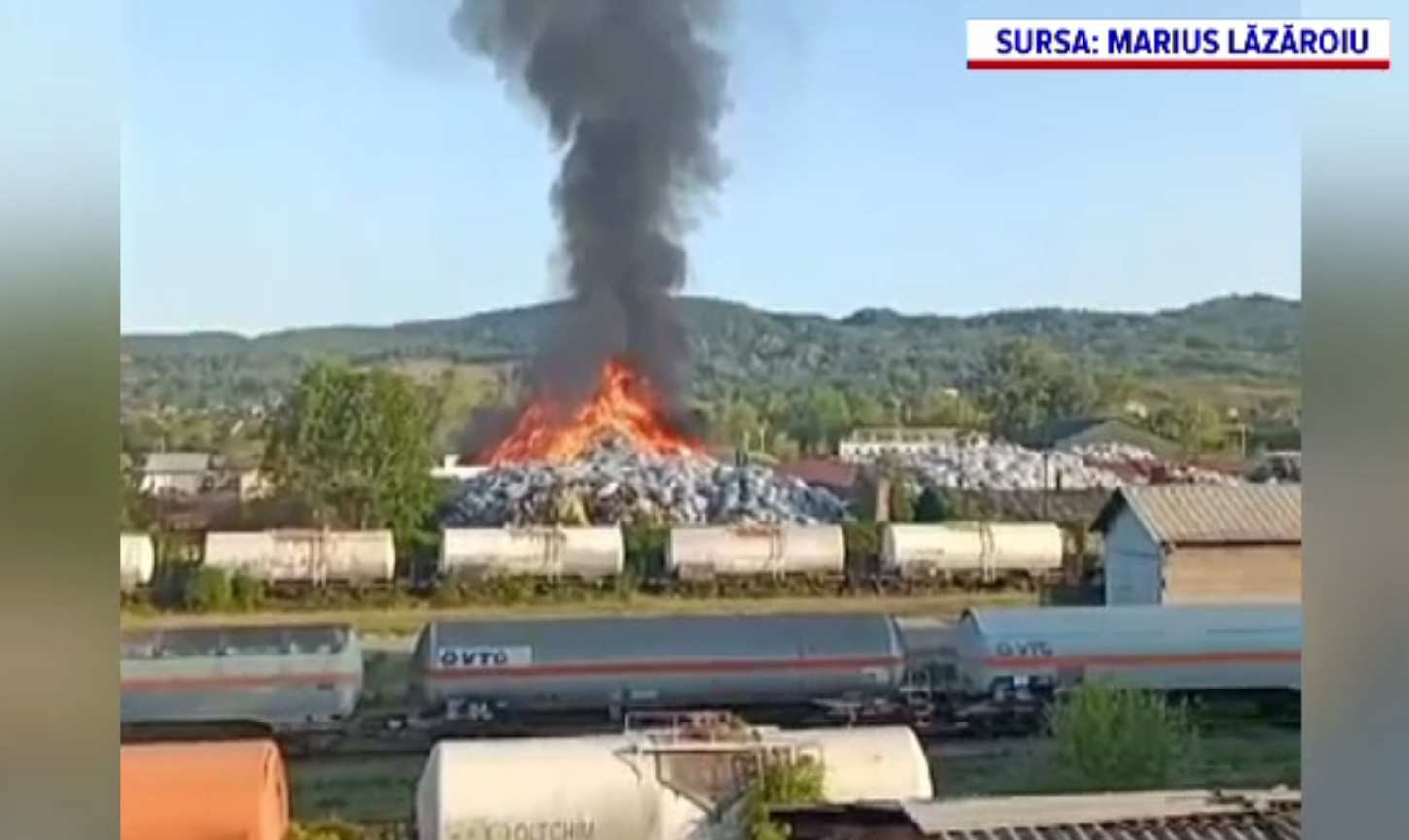 Neregulile descoperite de inspectorii de mediu la firma unde a izbucnit incendiul masiv de pe platforma Oltchim