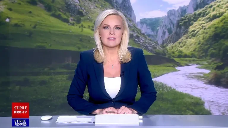 Tot mai mulți turiști fug de caniculă pe „litoralul vestului”. Cât costă un șezlong sau un baldachin