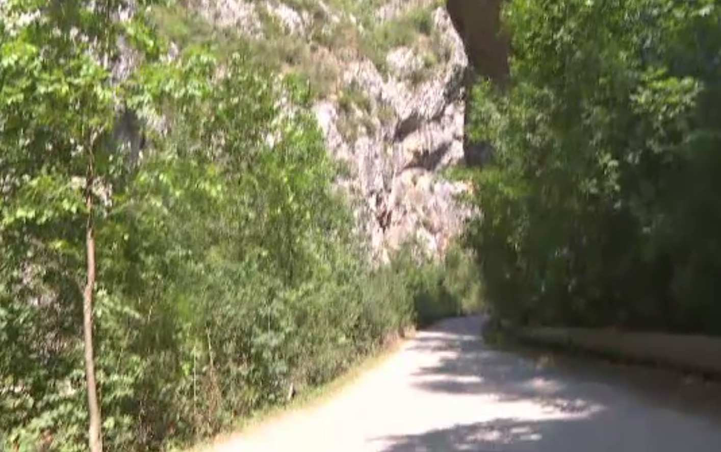 Drumul din Cheile Sohodolului este închis pe o porțiune de 5 kilometri. Se asfaltează. 29 de kilometri în trei ani